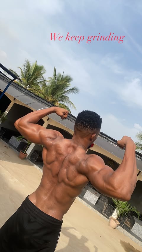 Fitness Shoot Back Pose